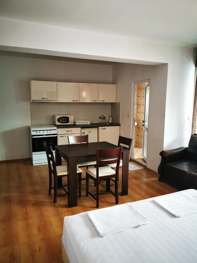 Jelezchevi Guest Rooms Primorsko Luaran gambar