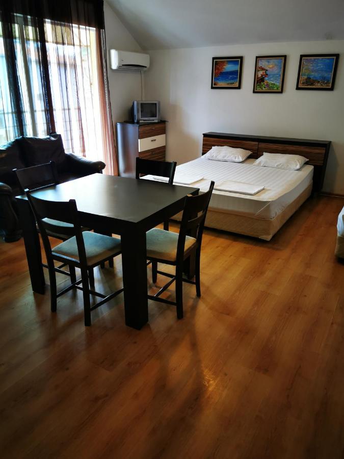 Jelezchevi Guest Rooms Primorsko Luaran gambar