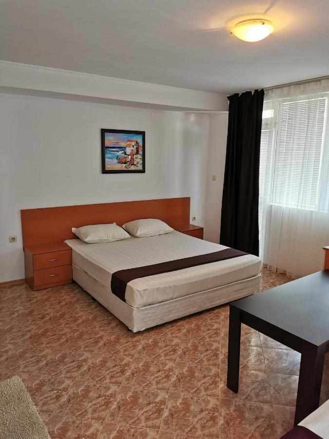 Jelezchevi Guest Rooms Primorsko Luaran gambar