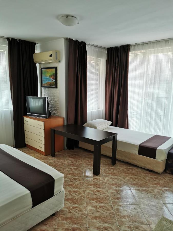 Jelezchevi Guest Rooms Primorsko Luaran gambar