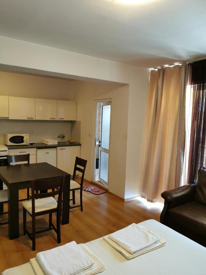 Jelezchevi Guest Rooms Primorsko Luaran gambar