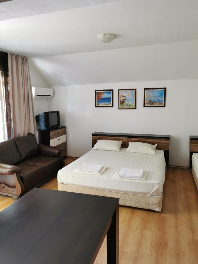 Jelezchevi Guest Rooms Primorsko Luaran gambar