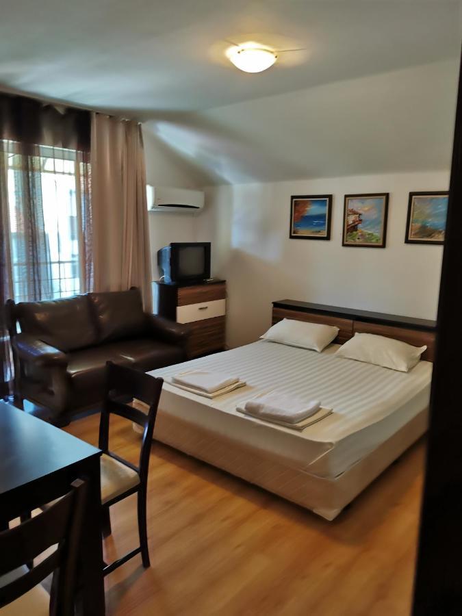 Jelezchevi Guest Rooms Primorsko Luaran gambar
