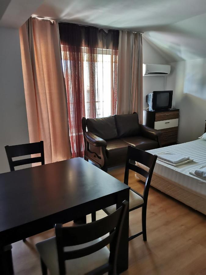 Jelezchevi Guest Rooms Primorsko Luaran gambar