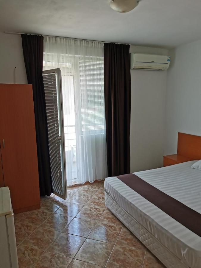 Jelezchevi Guest Rooms Primorsko Luaran gambar