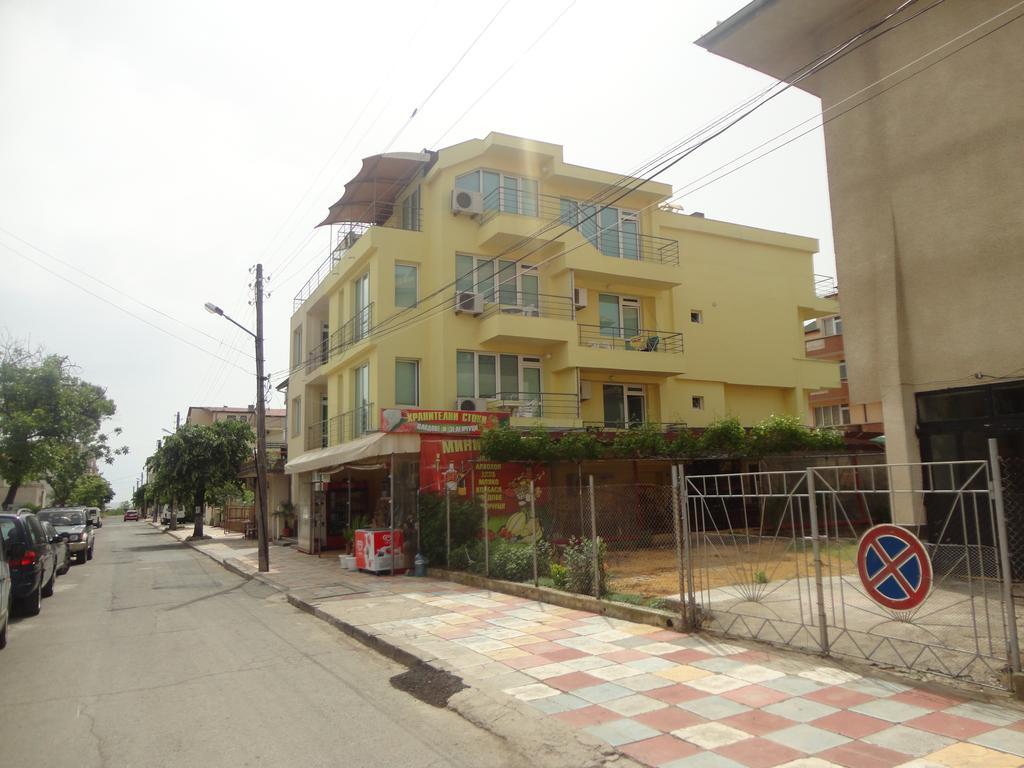 Jelezchevi Guest Rooms Primorsko Bilik gambar