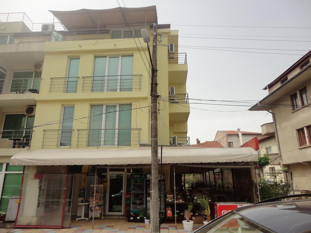 Jelezchevi Guest Rooms Primorsko Luaran gambar