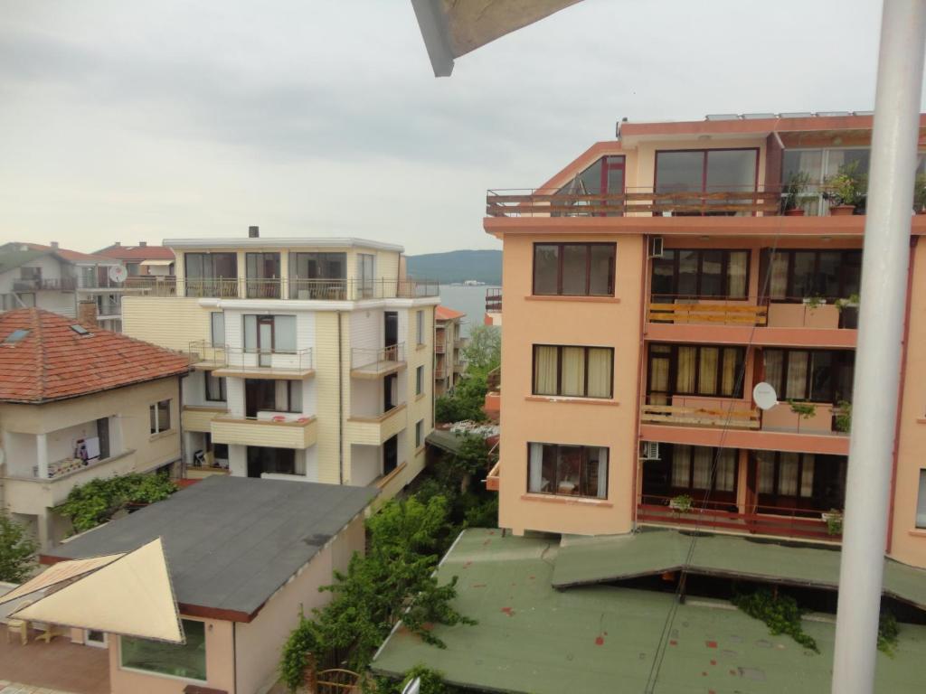 Jelezchevi Guest Rooms Primorsko Luaran gambar