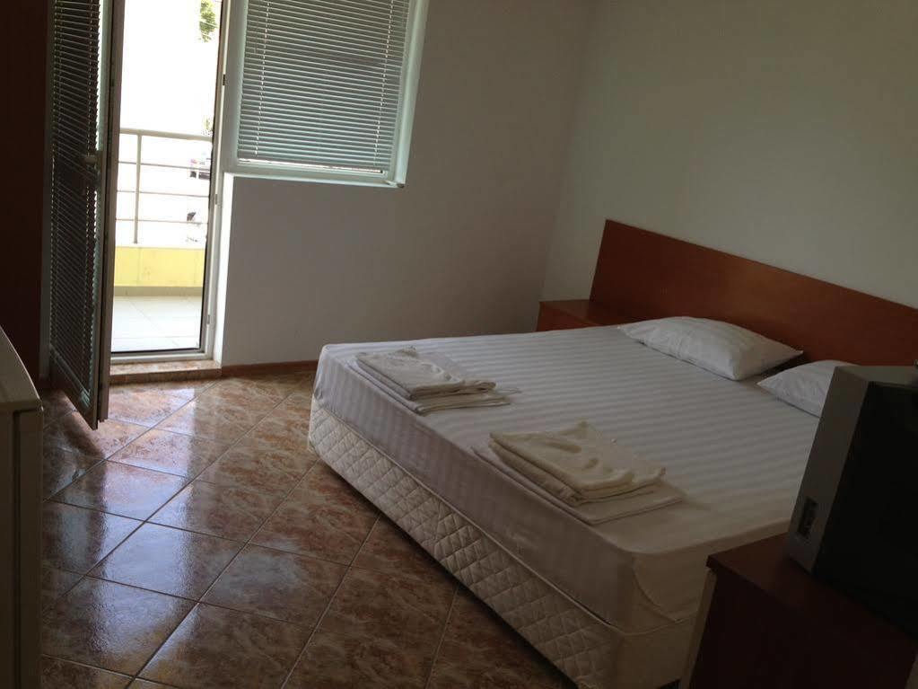 Jelezchevi Guest Rooms Primorsko Luaran gambar
